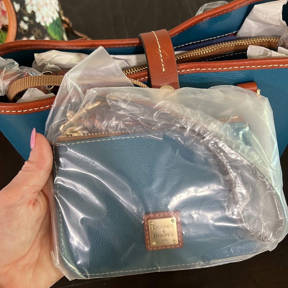 Classic Two-Tone Leather Tote - Teal and Brown - Picture 5 of 5